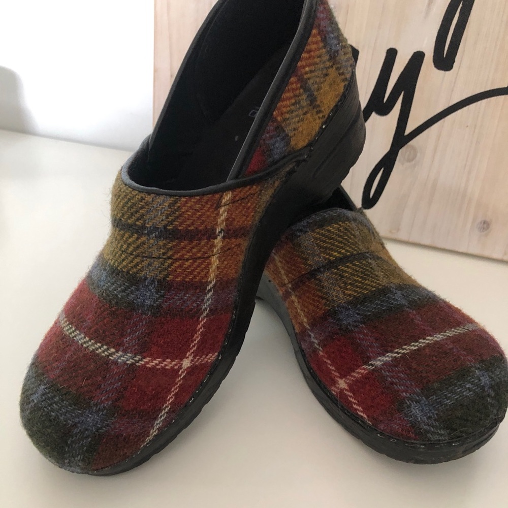 Dansko Sweater Print